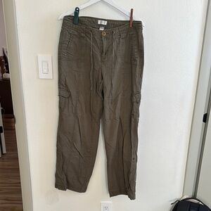 Women’s low rise Olive Cargo Pants